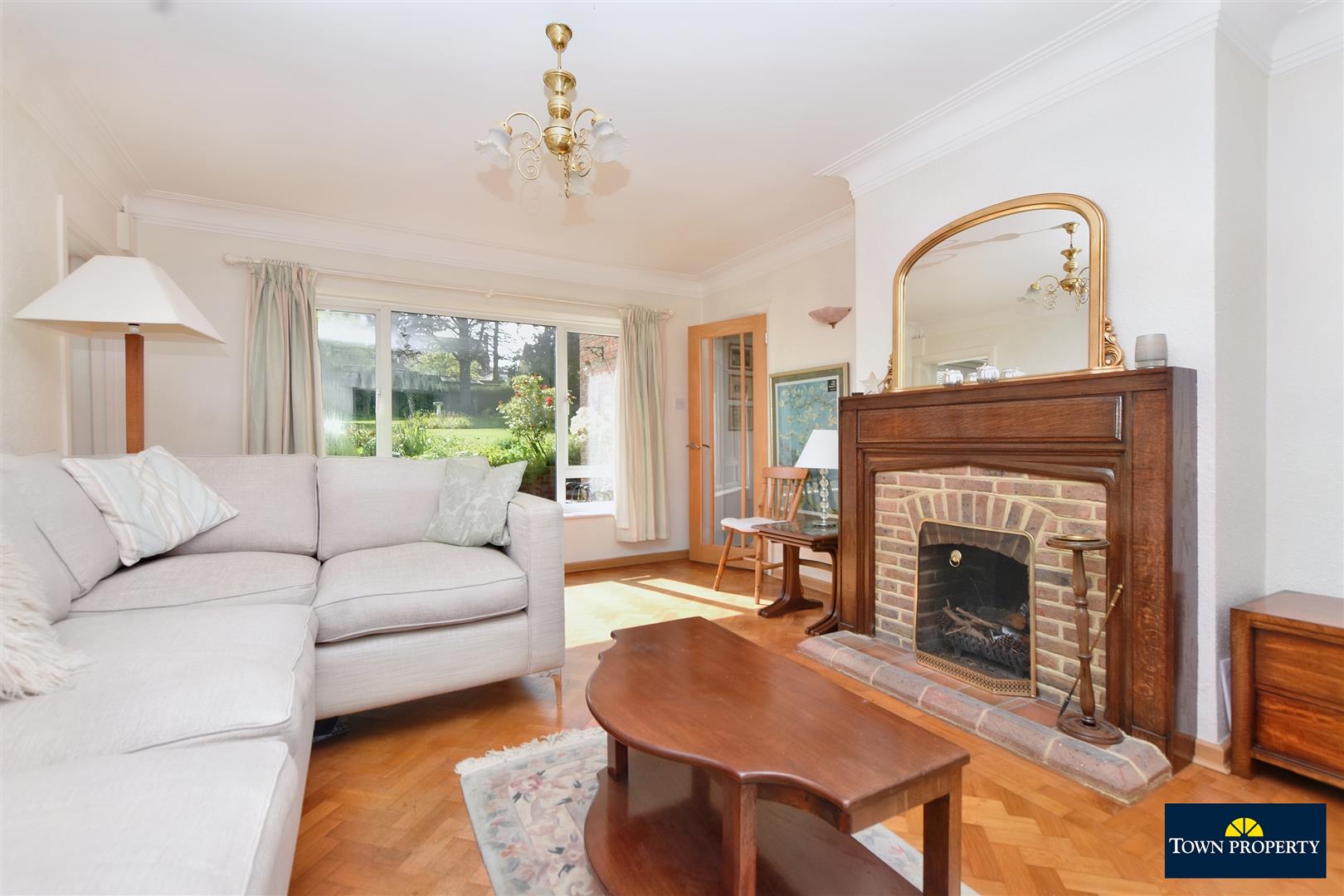 Property Details for Kings Drive Eastbourne BN21 2UH Town Property